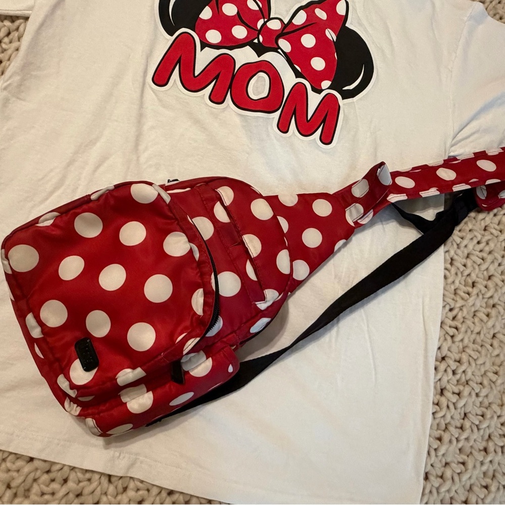 Set Of 2 Disney T-shirt And Lug Archer Sling Shoulder Crossbody Polka Dots Bag - Picture 6 of 10